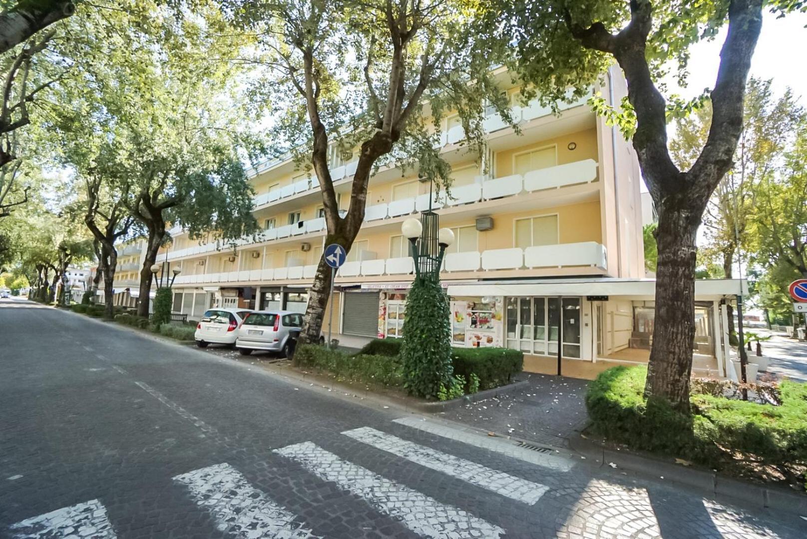 Condominio Bussola Bibione Extérieur photo